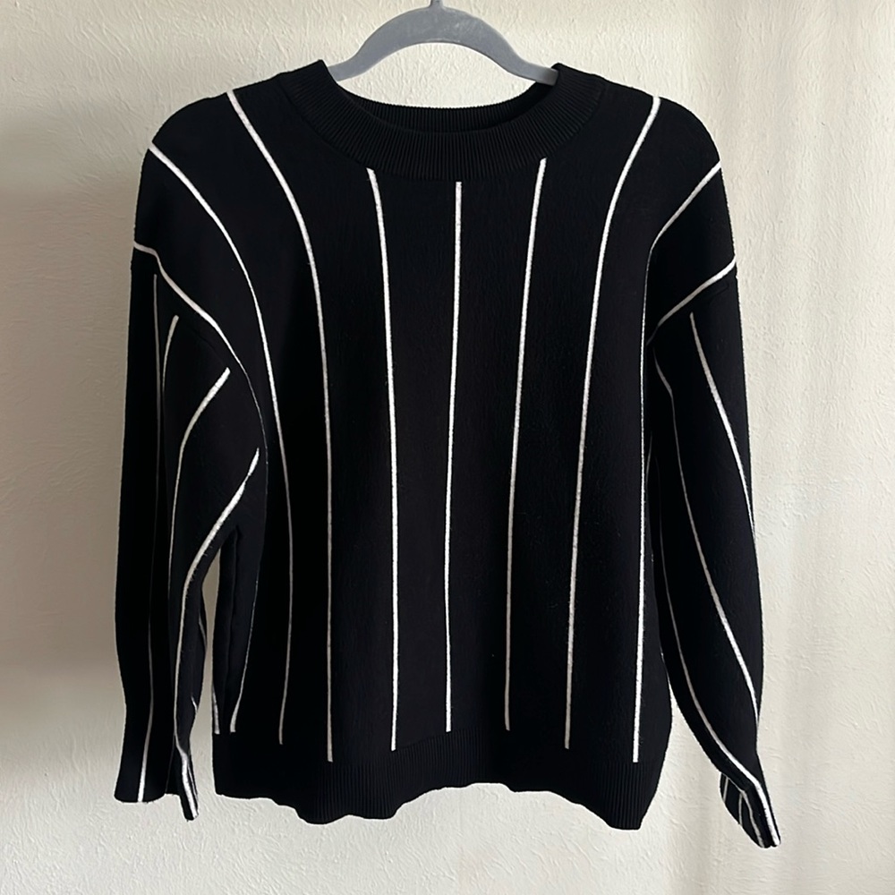 EUC all:row Women’s striped sweater size small